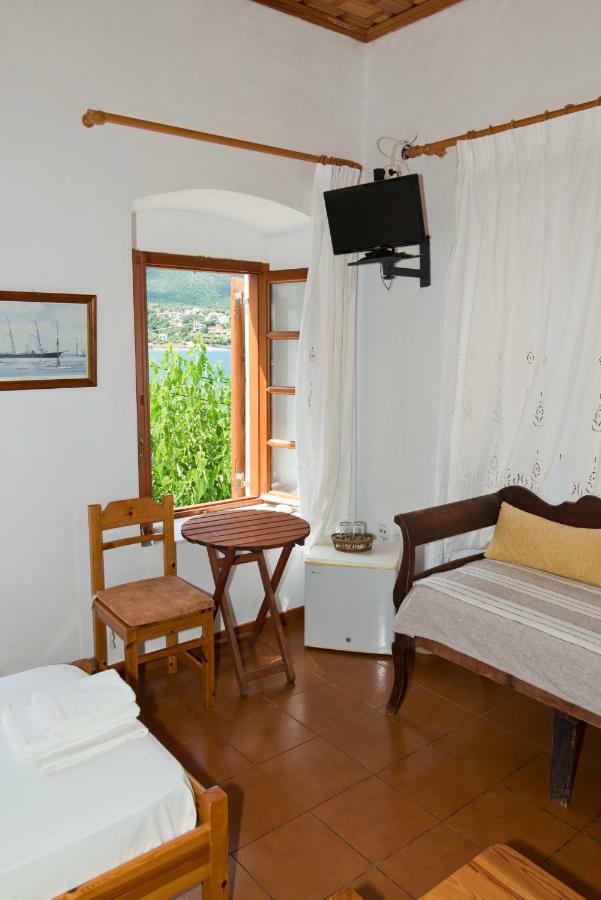 Mouragio Hotel Kiparission Exterior photo