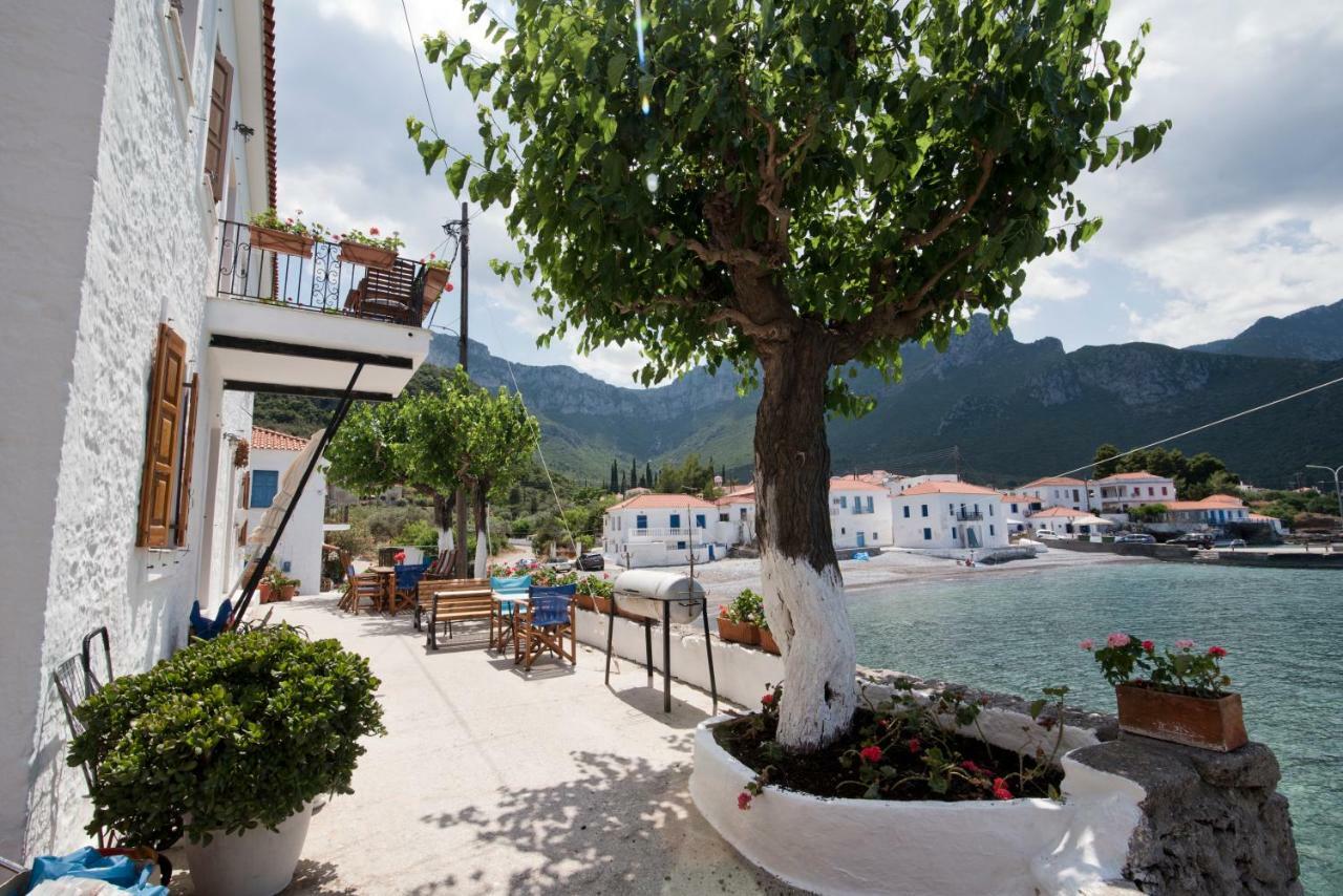 Mouragio Hotel Kiparission Exterior photo