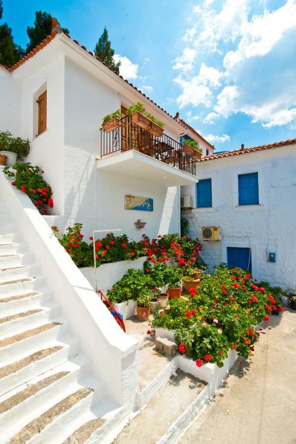 Mouragio Hotel Kiparission Exterior photo
