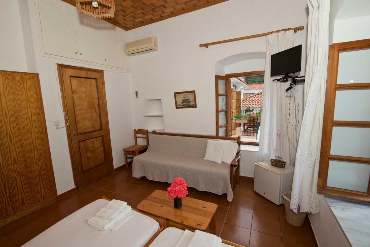 Mouragio Hotel Kiparission Exterior photo